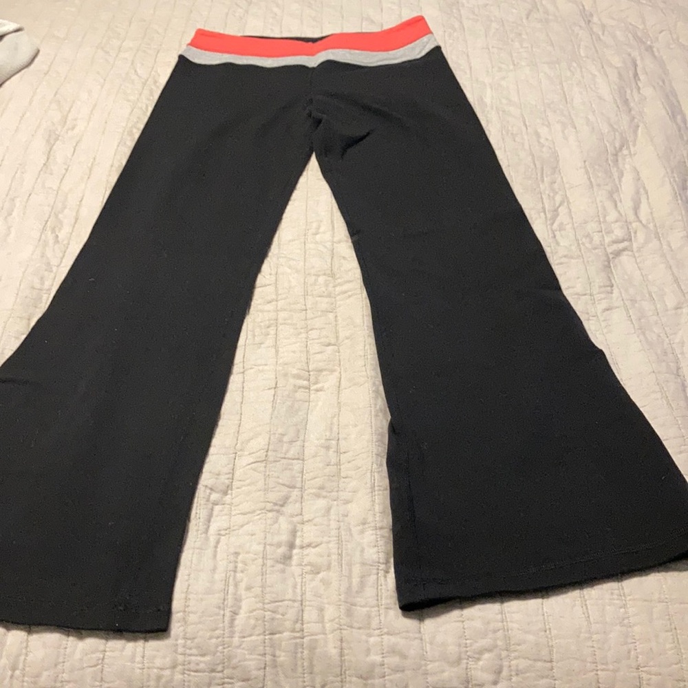 Gently worn Lululemon groove pant size 6